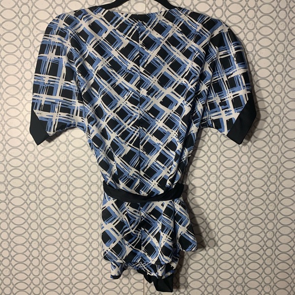 Tops - Picture 2 of 4